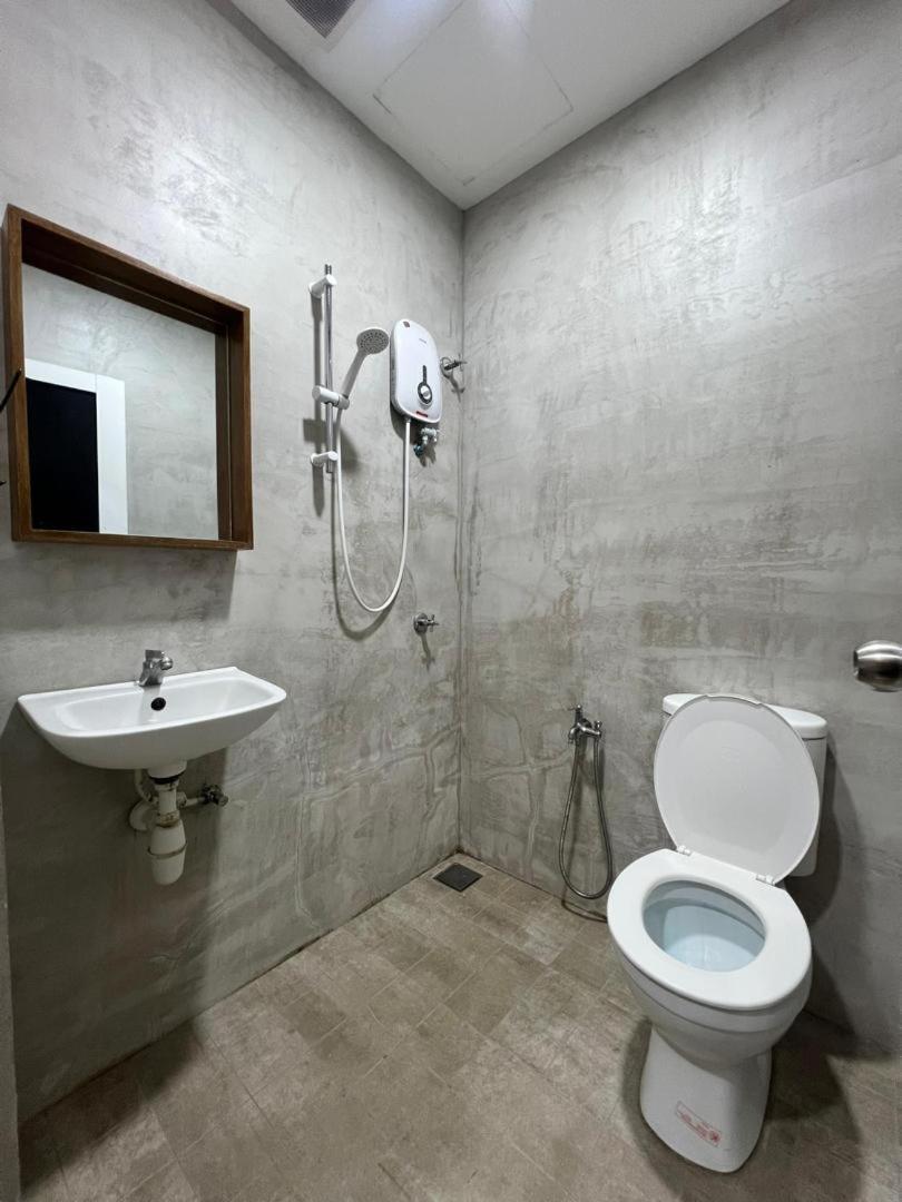 Asrama Xhostel Subang Bestari