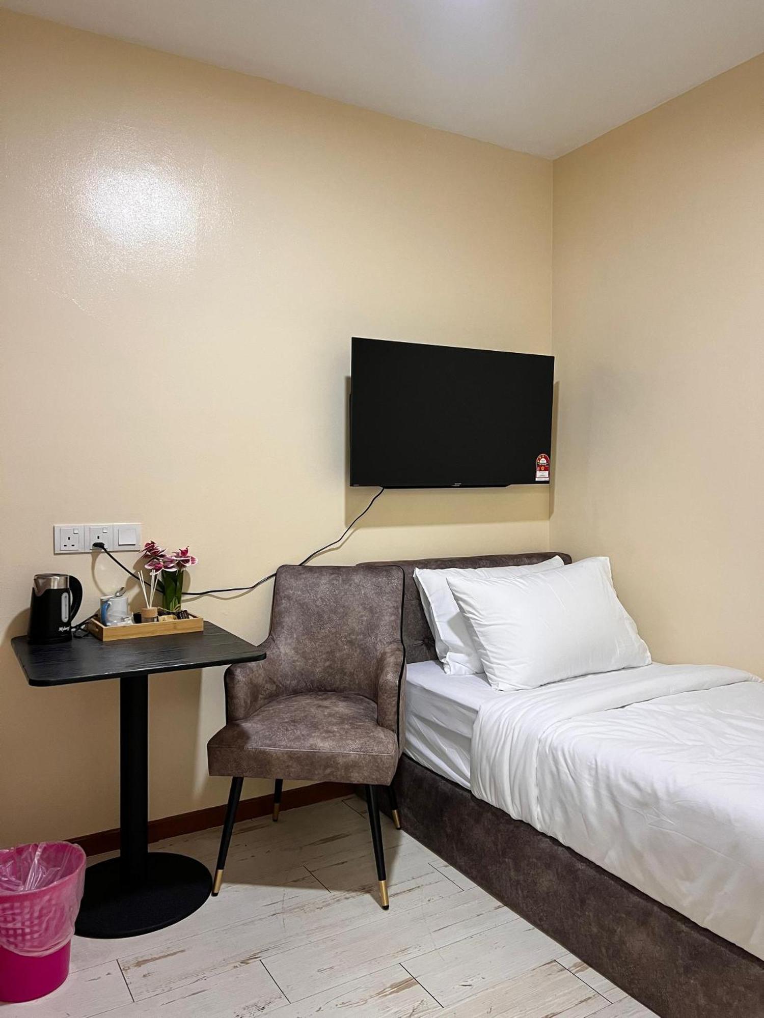Asrama Xhostel Subang Bestari