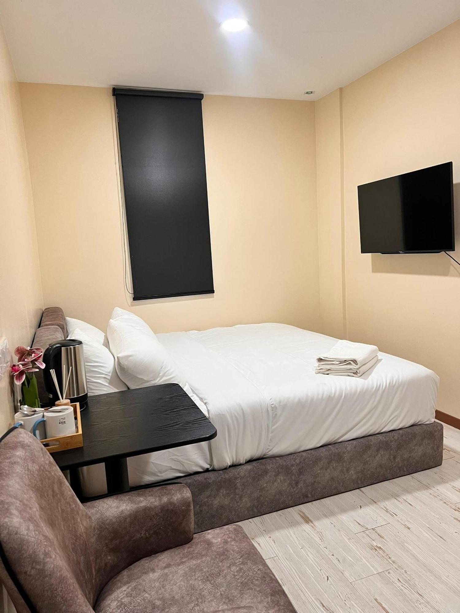 Asrama Xhostel Subang Bestari *